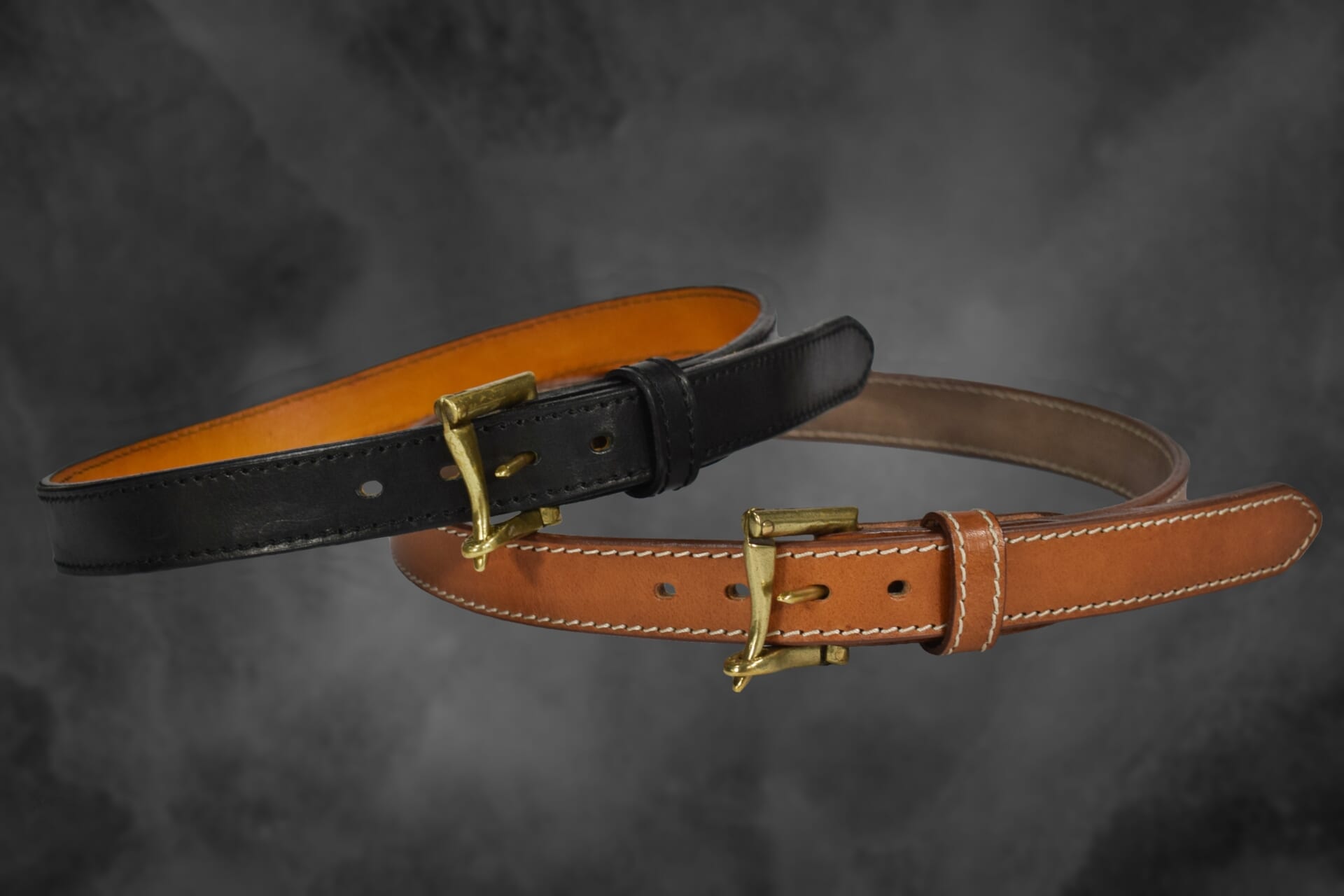Quick draw leather belt