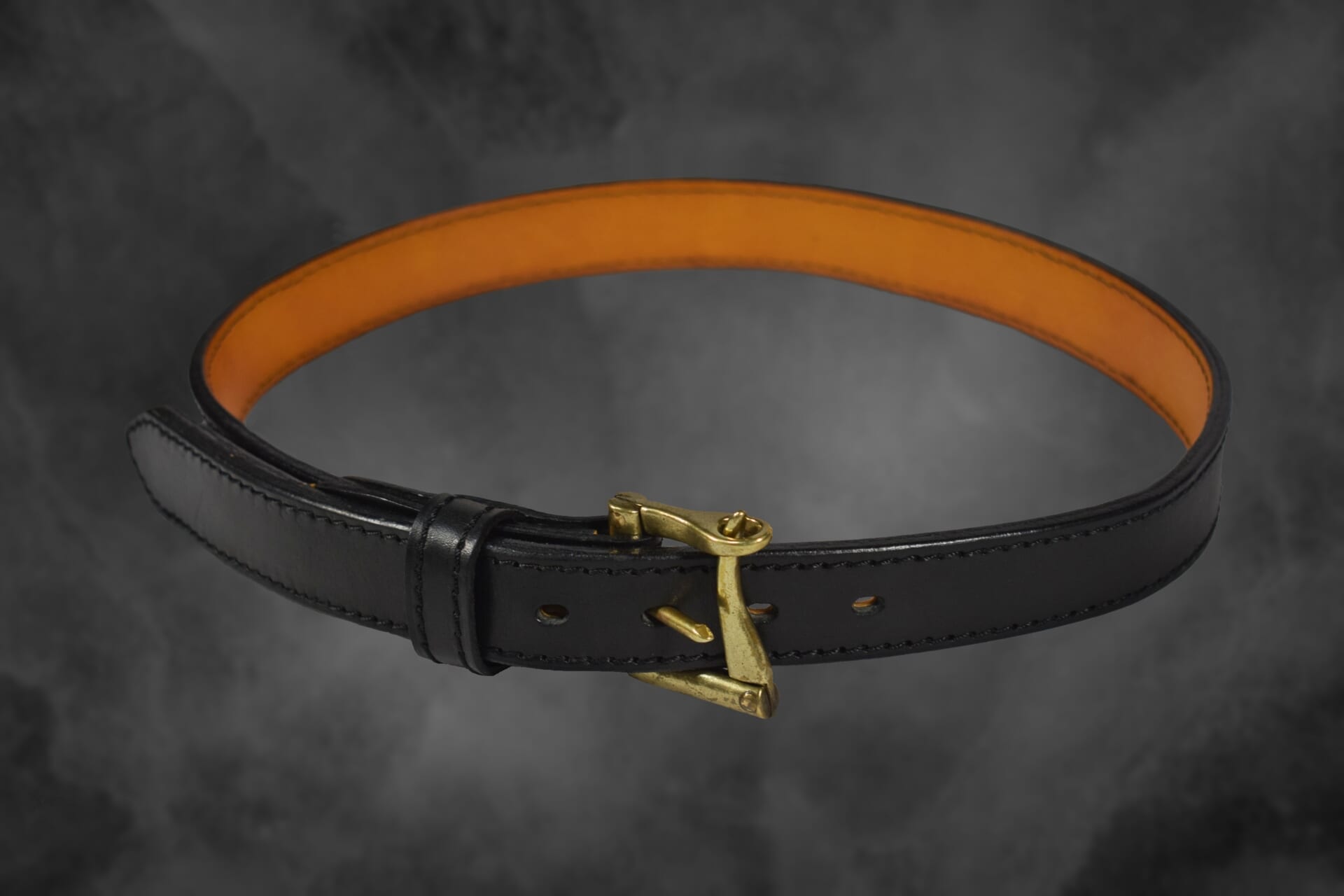 Quick draw leather belt
